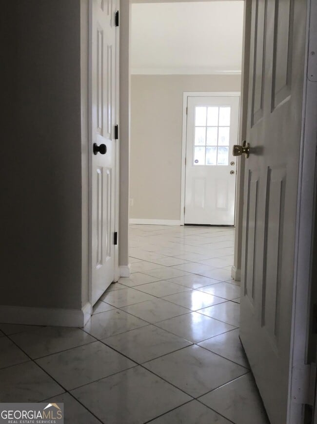 Building Photo - 6345 Peppermill Ln