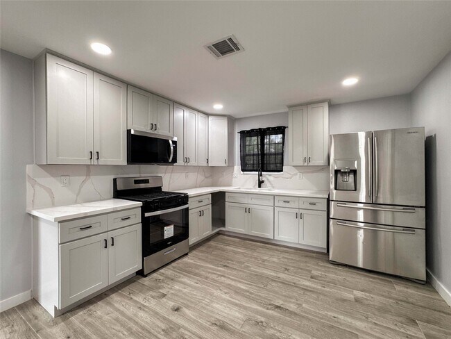 Building Photo - 730 Dunkley Dr
