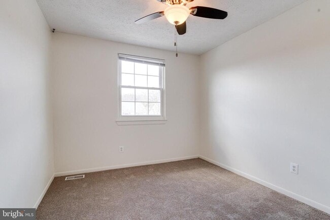 Building Photo - 8522 Pine Run Ct