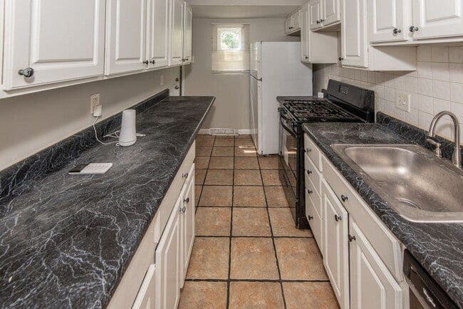 Building Photo - 104 Glen Garry Rd