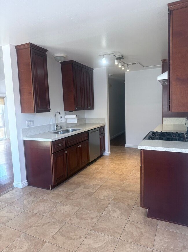 Building Photo - MOVE-IN SPECIAL FOR JULY - 3 Br 2 ba with ...