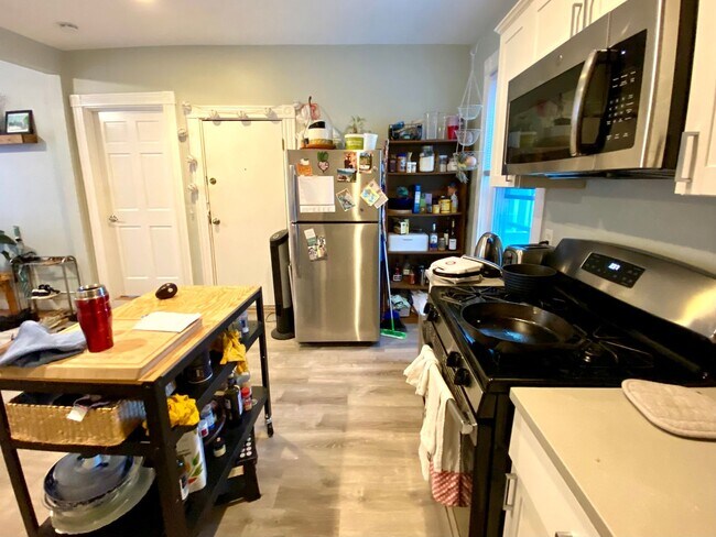 Building Photo - Mission Hill Modern 4bed / 2bath with laundry in unit- available September 2026