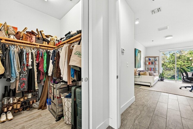 Building Photo - 1034 NE 18th Ave