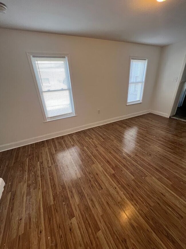 Building Photo - 1524 Centre Ave