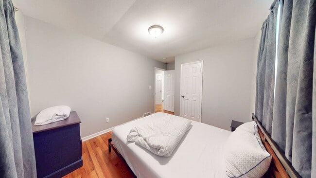 Building Photo - 32 Marion St