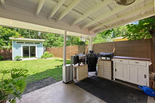 Building Photo - 5008 W Frances Pl