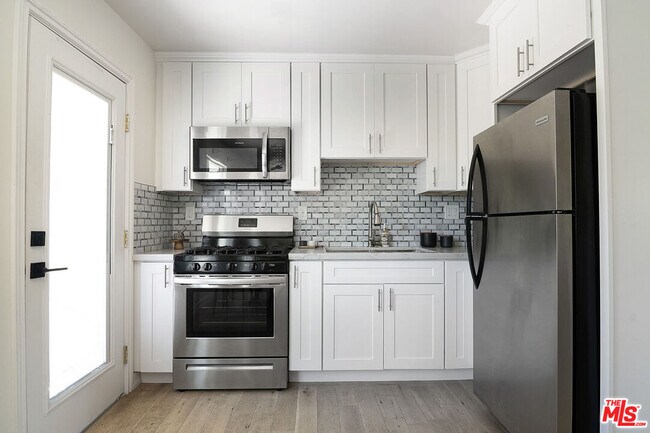 Building Photo - 424 Highland Ave