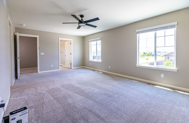 Building Photo - Stunning 4BR House in Berthoud