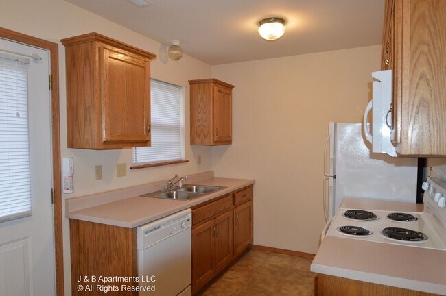 Building Photo - 20316 Skyview Dr