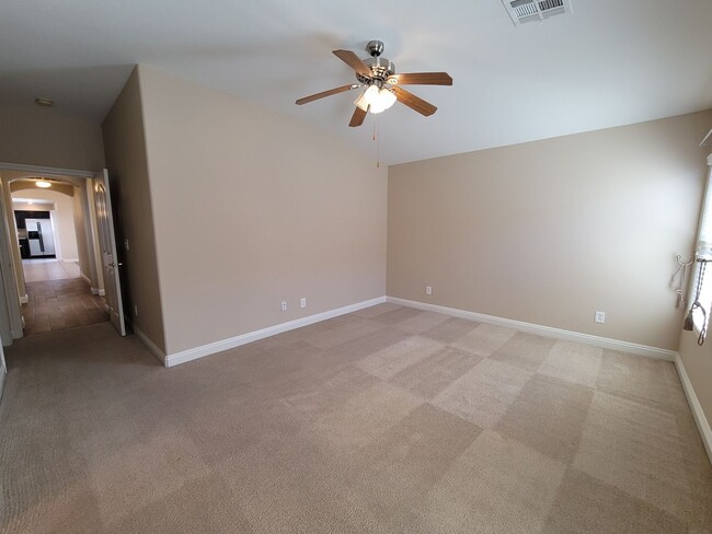 Building Photo - Beautiful Single Story Town Home in Mountains Edge Community