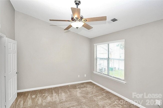 Building Photo - 8203 Golf Ridge Dr