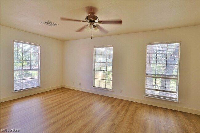 Building Photo - 3181 Pinehurst Dr