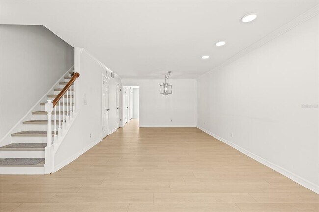 Building Photo - 609 S Glen Ave