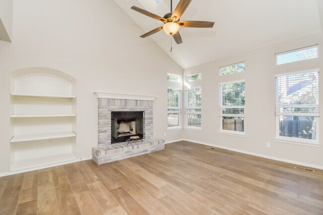 Building Photo - 8633 Bellcove Cir