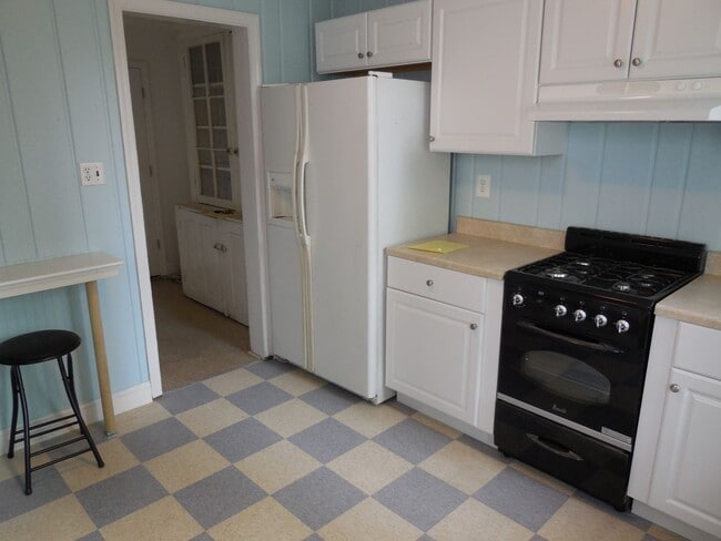 Building Photo - $4500 / 4br - Sunny 4 Bedroom 2 Bath Georg...