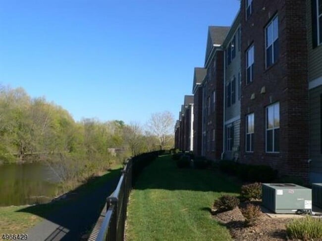 Building Photo - 21 Swing Bridge Ln