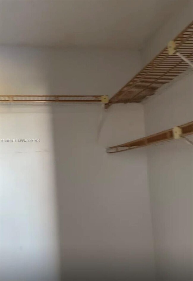 Building Photo - 16851 NE 23rd Ave