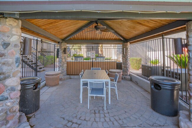 Building Photo - 8570 E McDowell Rd