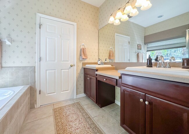 Building Photo - Furnished Rental in Golf Cart District!