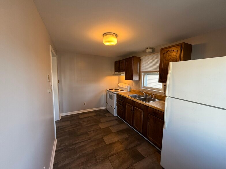 Building Photo - 148 N Church St