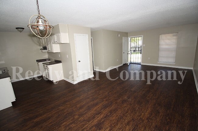 Building Photo - 2447 Wellons Ave