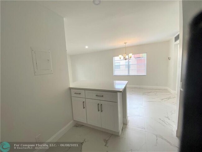 Building Photo - 954 Normandy Trail