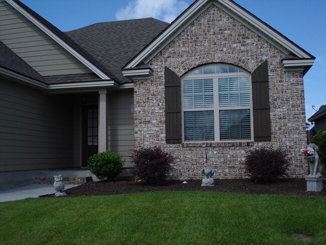 Building Photo - Exquisite Georgia Living: Elegant 3-Bedroom Home with Modern Amenities in Hahira. Located in Nels...