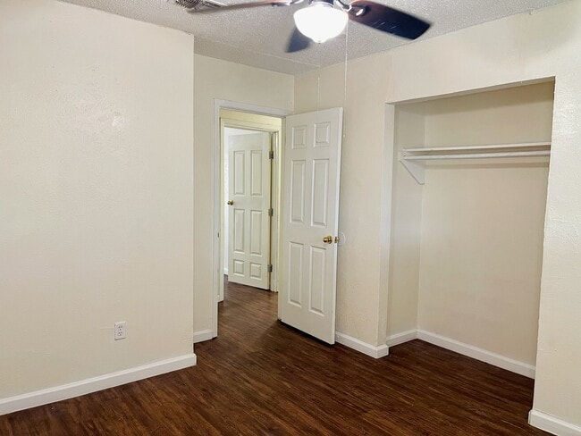 Building Photo - 3400 Pleasant Valley Ln