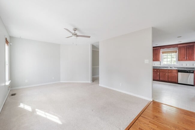 Building Photo - Charming 4 bedroom Colonial in Midlothian!