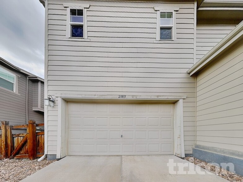 Building Photo - 21895 E Radcliff Cir