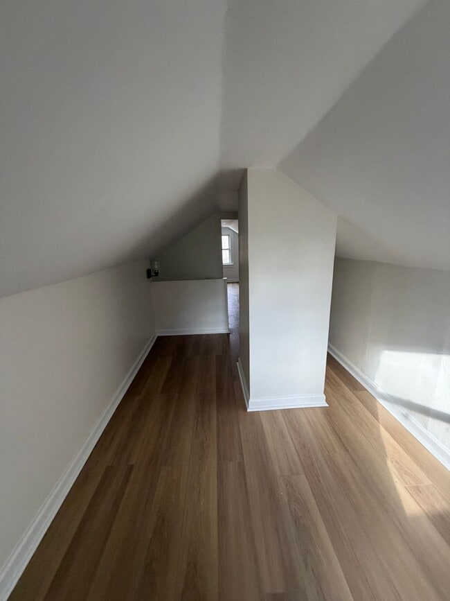 Building Photo - Modern Chic Meets Move-In Ready: Your Renovated 3-Bedroom Haven!