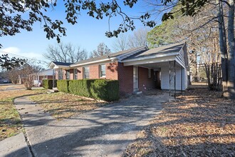 Building Photo - **AVAIL. NOW** The perfect blend of style ...