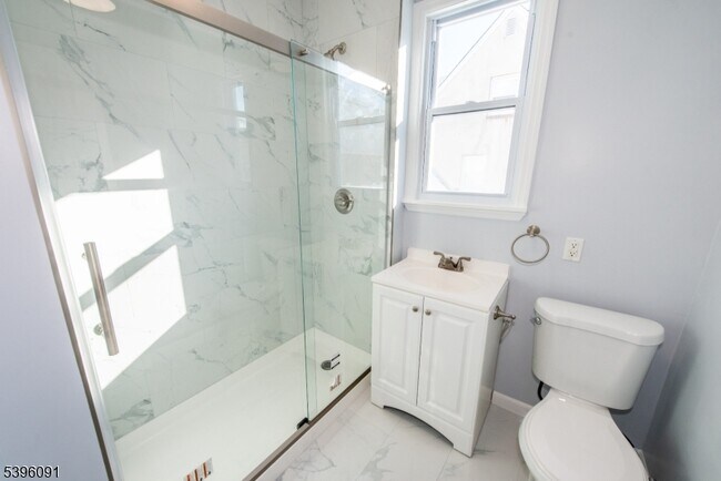 Building Photo - 11 Lewis St