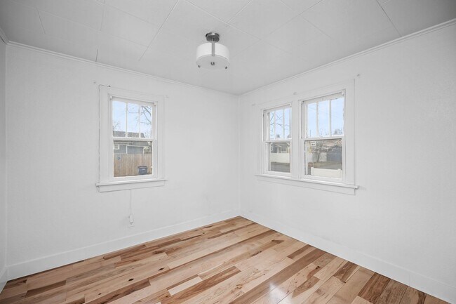 Building Photo - Remodeled 3BR/2BA Brick Bungalow - Fireplace, Finished Basement & Garage