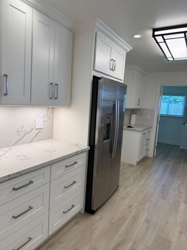 Building Photo - Great 2 bedroom, 1 bathroom house with office/bonus room and Ocean Views near DLI and downtown Mo...
