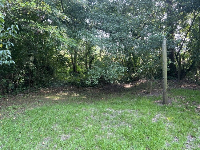 Building Photo - Charming 2 Bedroom Cottage Near King Mill ...