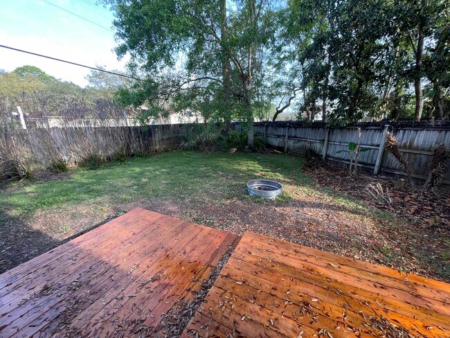 Building Photo - 858 Van Dyke Dr