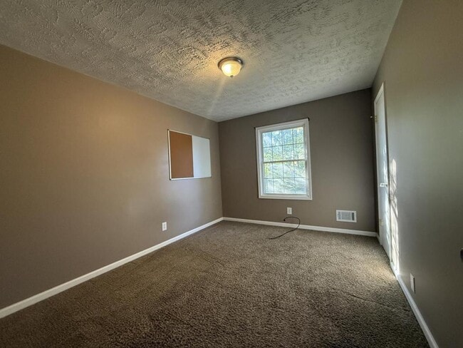 Building Photo - 1402 N Miles St