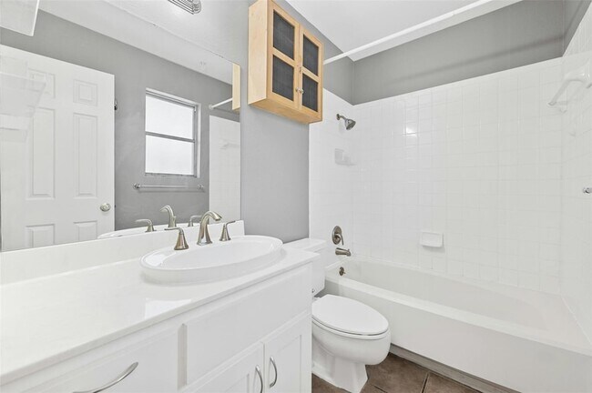 Building Photo - 1904 Goodrich Ave