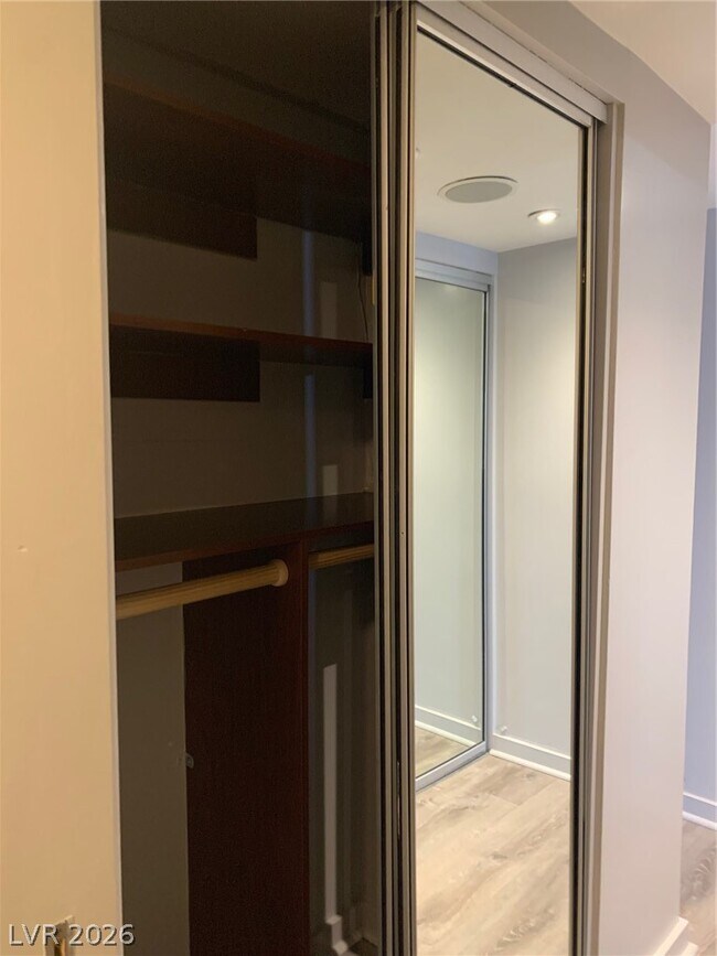 Building Photo - 3111 Bel Air Dr