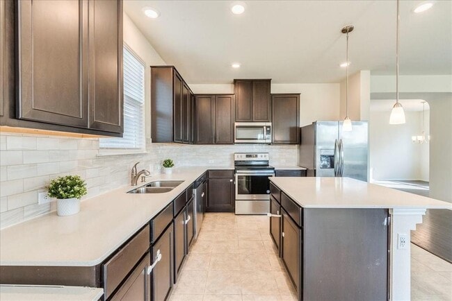 Building Photo - 815 Sandhill Branch Dr