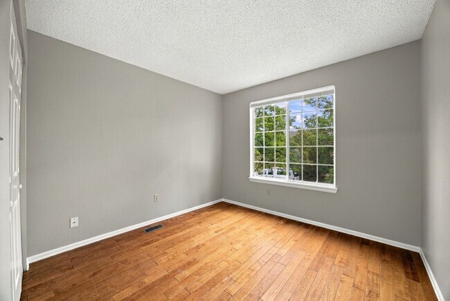 Building Photo - 9333 Cattail Ct