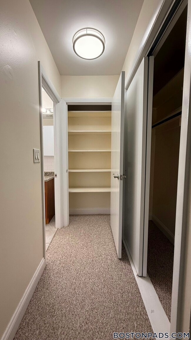 Building Photo - 12 Westgate Dr