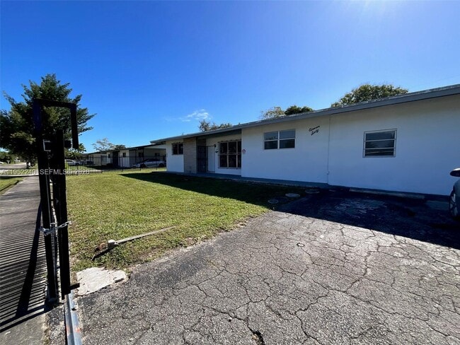 Building Photo - 1160 NE 200th Terrace