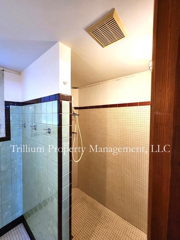 Building Photo - 405 SE 68th Ave