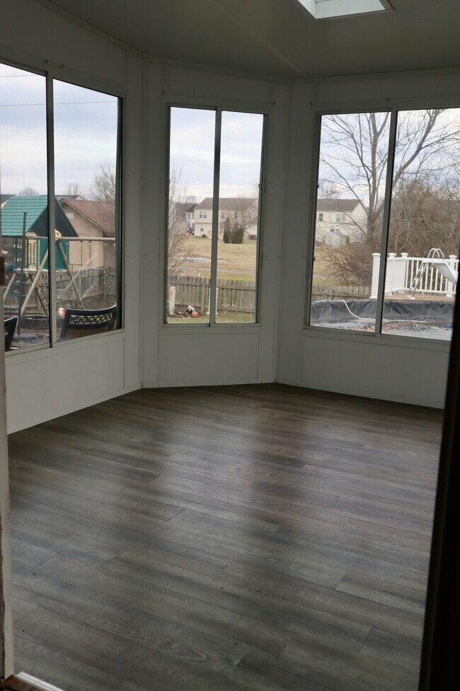 Building Photo - 3866 Lake Cumberland Way