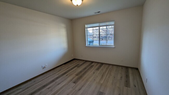 Building Photo - 1596-1596 Peggy Lp