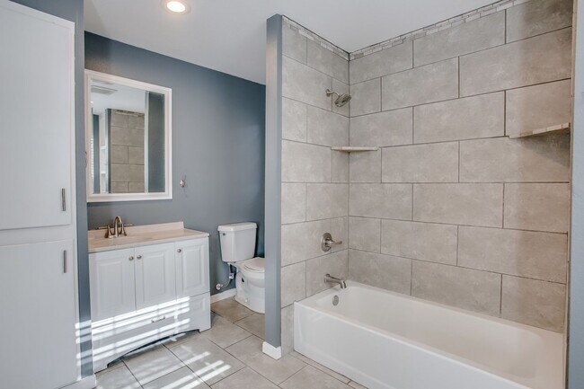 Building Photo - Pre-leasing for June!