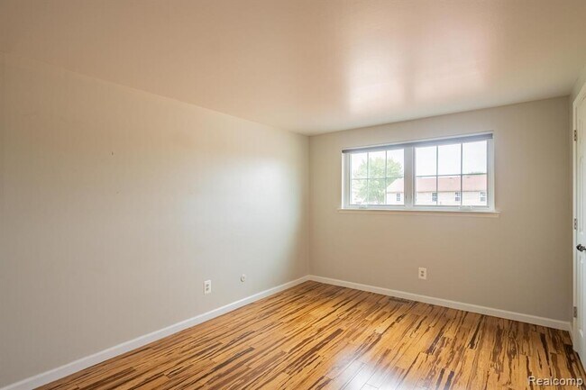 Building Photo - 35243 Turner Dr