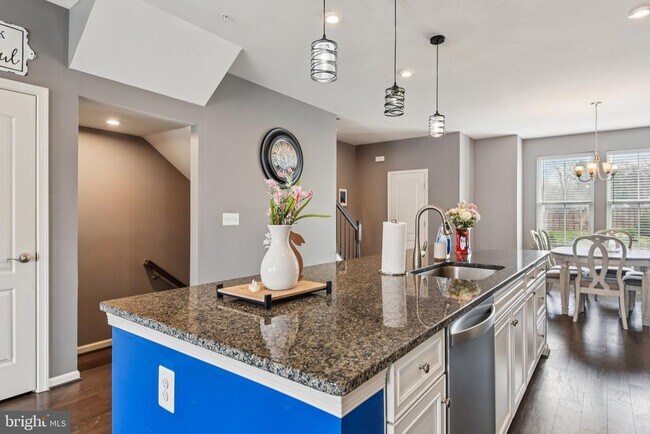 Building Photo - 1306 Hawk Hollow Dr